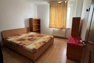 Apartament cu 2 camere semidecomandat, mobilat în Independenței