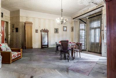 Apartament ultracentral cu 4 camere partial amenajat Comision 0 - 3