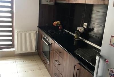 Apartament cu 3 camere semidecomandat, mobilat în Iris