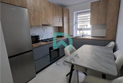 Apartament cu 3 camere decomandat în Tractorul - 3