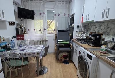 Titan, pe Barajul Sadului,10 minute metrou, bloc 1978, 2 gr sanitare, Minis - 2