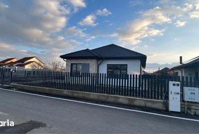 Casă cu 4 camere cu Teren 630 Mp în Jucu - 1