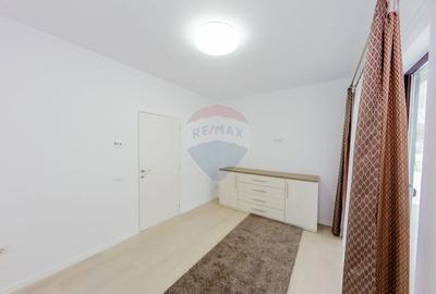 Casă cu 6 camere cu Teren 892 Mp în Est - 10