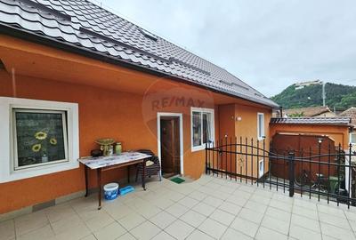 Casă individuală cu 5 camere cu Canalizare în Central - 1