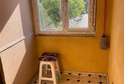 Garsonieră decomandată în Tei