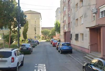 Apartament 3 camere mobilat zona Micro 3 - 2