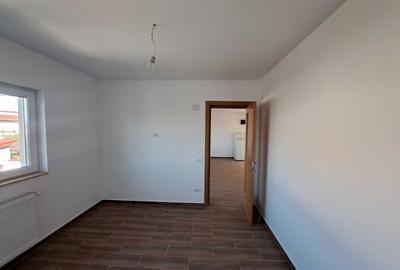 Apartament cu 3 camere semidecomandat în Cățelu - 7