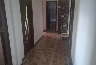 Apartament cu 3 camere decomandat în Centrul Civic - 3