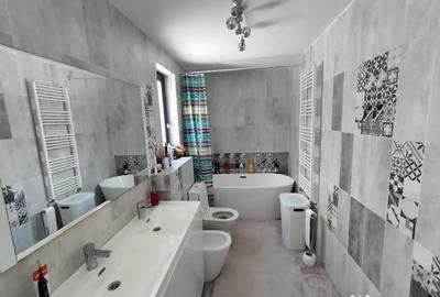 Casă cu 4 camere cu Canalizare în Rediu - 11