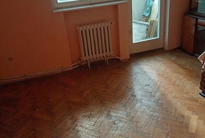 Apartament cu 3 camere decomandat în Central - 1
