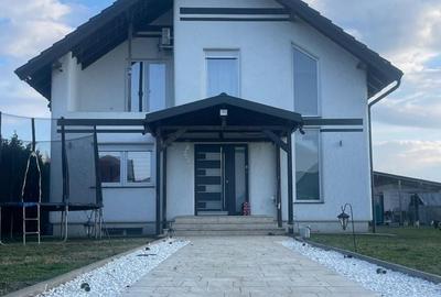 Casă cu 4 camere în Central - 1