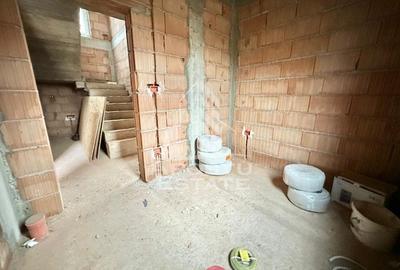 Duplex despartit prin baie si hol cu 3 dormitoare si dressing in Giroc - 3