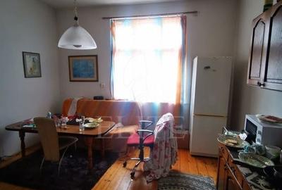 Apartament cu 3 camere semidecomandat în Andrei Mureșanu