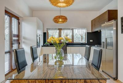 Casă individuală cu 5 camere cu Canalizare în Central - 2