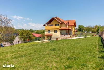Casă cu 7 camere cu Teren 1000 Mp în Central - 2