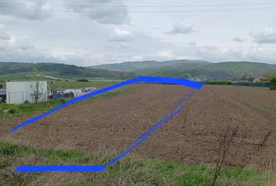 Teren de 3733 mp, în Central - 2