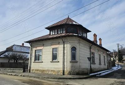 Casă cu Teren 400 Mp în Central - 1