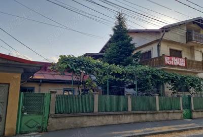 Casă cu 6 camere în Central