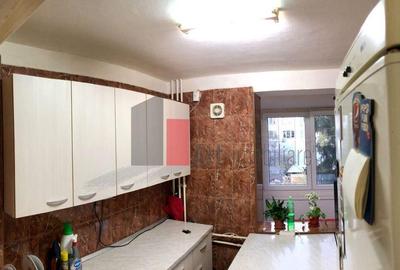 Vanzare apartament 3 camere Pia?a Sudului - Secuilor