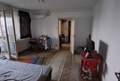 Apartament cu 3 camere semidecomandat în Baba Novac - 2