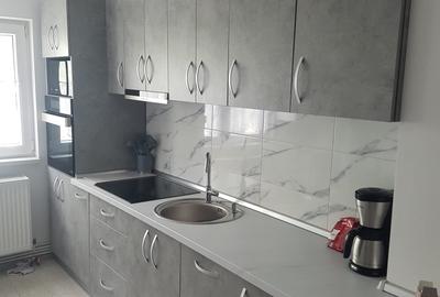 Apartament cu 4 camere semidecomandat în Calea Moldovei