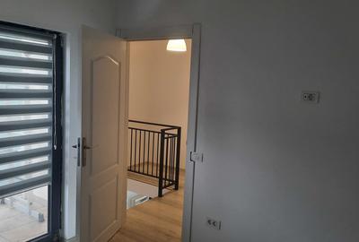 Casă cu 4 camere cu Teren 200 Mp în Central - 2