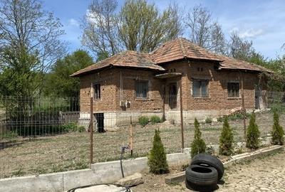 Casă individuală cu 3 camere în Brănești