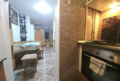 Proprietar vand apartament 2 camere decomandat zona CETATE STADION - 9