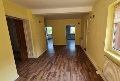 SC VIMAK IMOBILIARE  vinde  vila situata in zona centrala - 2