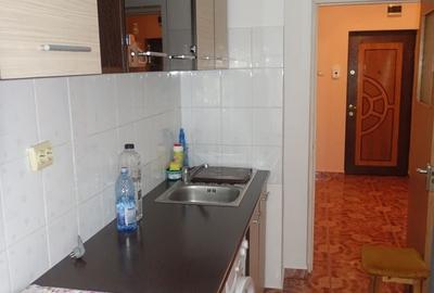 Proaspat zugravita, 40mp, et. 4/8, baie cu geam, complet mobilata si utilata - 9