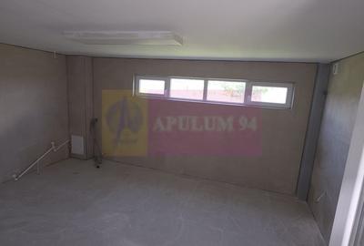 Spațiu comercial, de 200 mp, în Central - 4