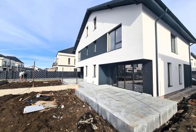 Casă individuală cu 5 camere cu Canalizare în Central - 2