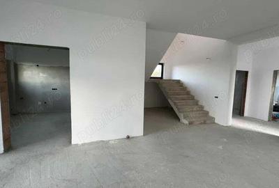 Casă cu 4 camere cu Teren 700 Mp în Central - 4