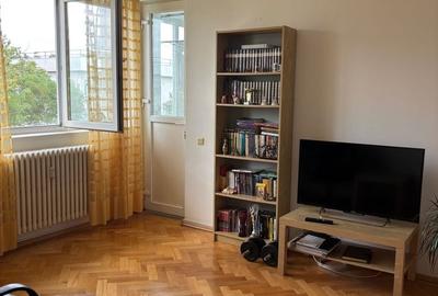 Apartament cu 3 camere semidecomandat în Drumul Taberei