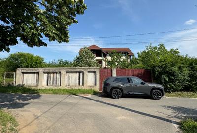Casă cu 11 camere cu Canalizare în Brănești - 1