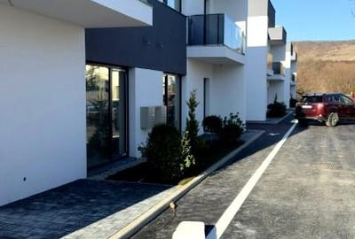 Duplex cu 4 camere cu Canalizare în Florești - 1