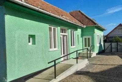 Casă cu 2 camere cu Teren 896 Mp în Teiu - 4
