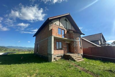 Casă individuală cu 4 camere cu Teren 657 Mp în Micești
