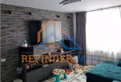 Apartament cu 3 camere decomandat, mobilat în Titan