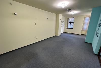 Birou, de 201 mp, în Central - 6