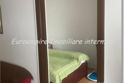 Apartament cu 2 camere semidecomandat în Km 4