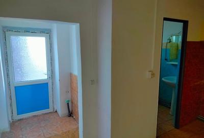 Vand apartament cu dependinte (baie,bucatarie),suprafata utila 32 mp -negociabil - 9