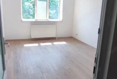 Apartament cu 3 camere decomandat în Central - 1