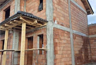 Casă individuală cu 4 camere cu Canalizare în Aeroport - 3