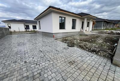 Casă cu 4 camere cu Teren 500 Mp în Unirea