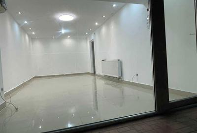 Spațiu comercial, de 61 mp, în Central - 4