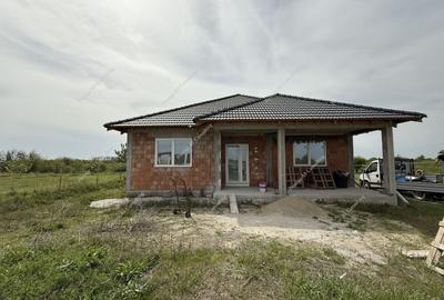 Casa la rosu dispusa pe Parter | 740 Teren | Sag - 1