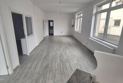 Spațiu comercial, de 65 mp, în Central - 6