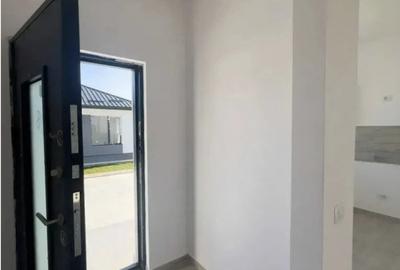 Casă individuală cu 4 camere cu Canalizare în Tunari - 2