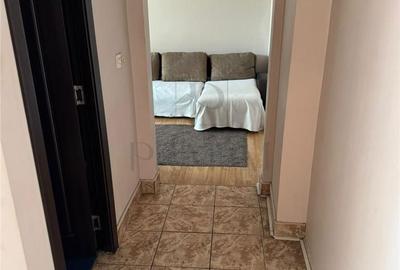 Apartament cu 3 camere semidecomandat în Dacia